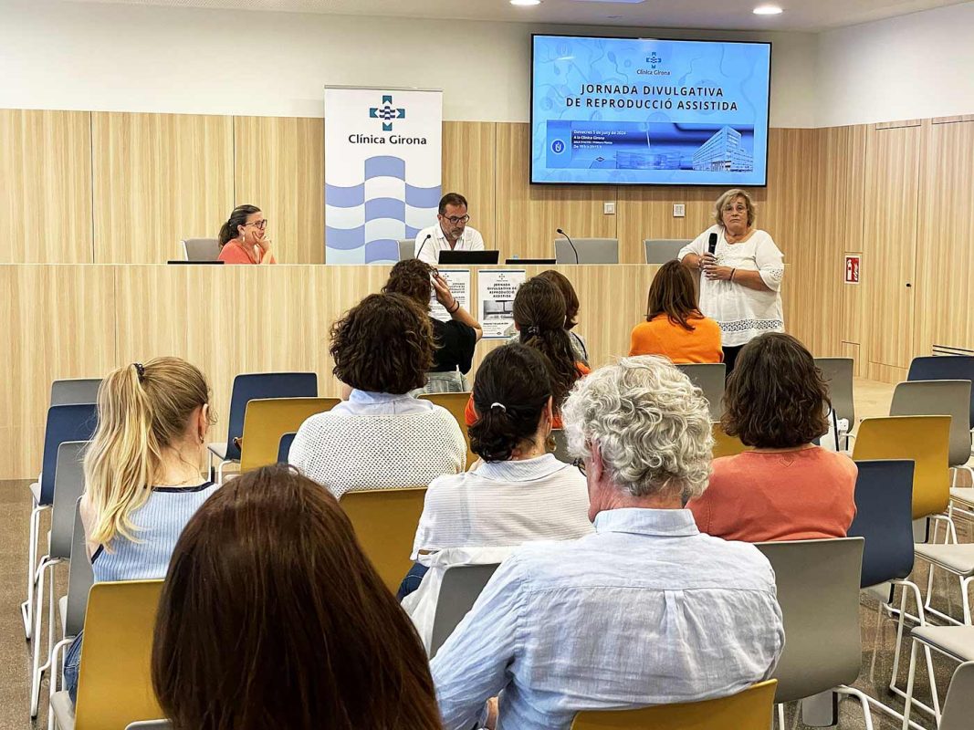 Dr Eva Palau, Medical Director of Clínica Girona, during the welcome to attendees.