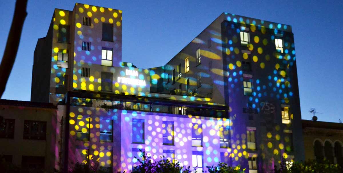 Clínica Girona celebrated Nursing Day with a “light bath”