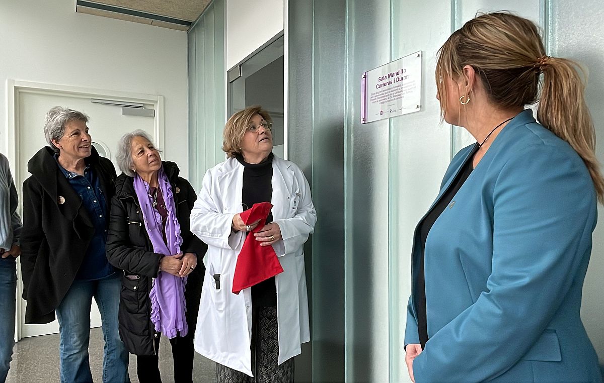 A plaque bearing the name “Sala Manolita Carreras i Duran” has been installed at Girona Clinic.