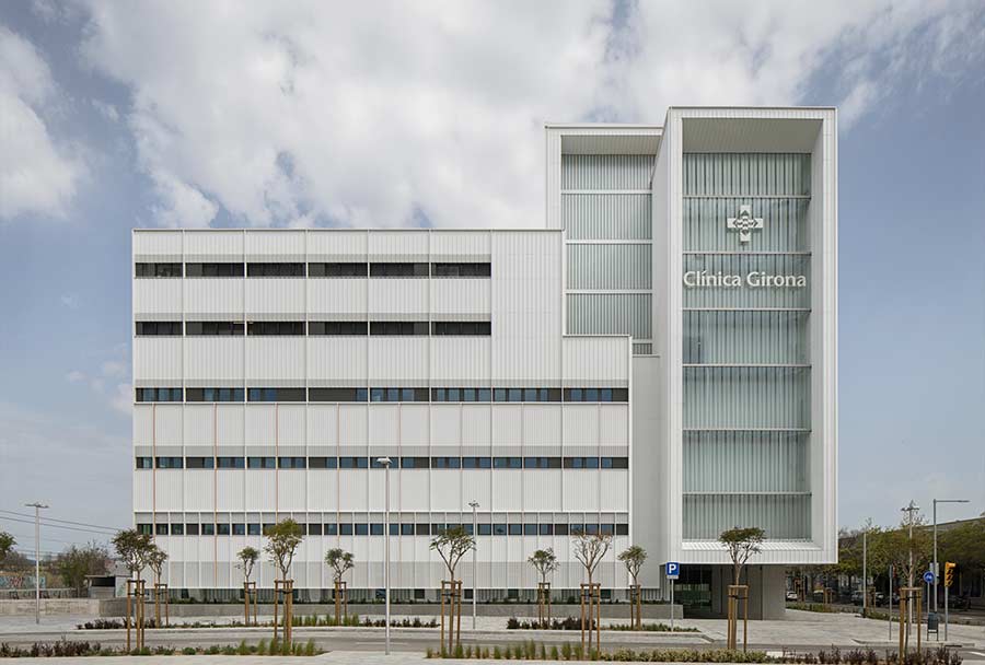 Front view of the Girona Clinic building