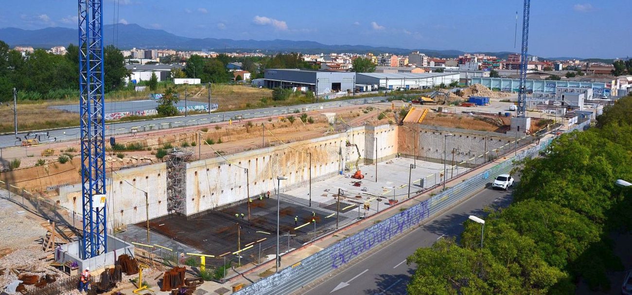 Les obres de la nova Clínica Girona des de la vista privilegiada del balcó d’uns veïns, que molt amablement ens permeten accedir per poder fer fotos. Moltes gràcies!
