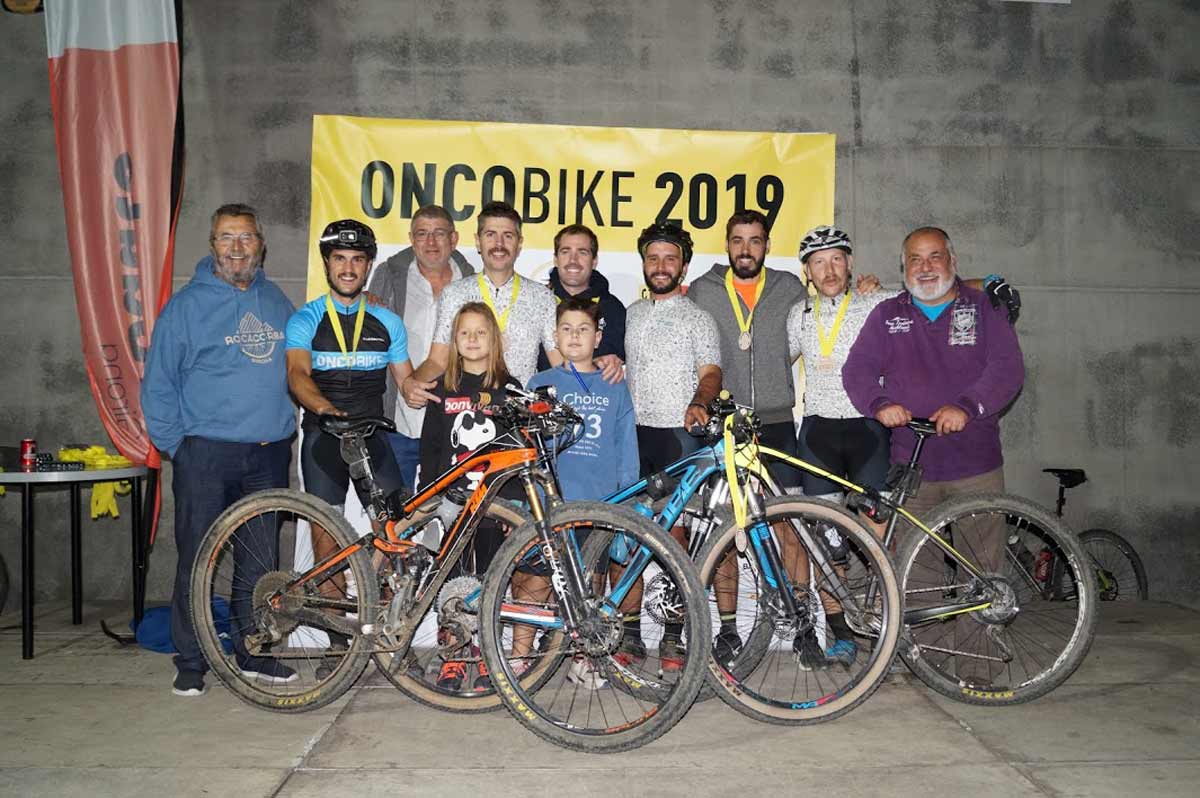 A la fotografia destacada l’equip de Clínica Girona que ha participat a l’edició Oncobike 2019. Fotos: David Fajula, Àlez Liañez, Josep Musachs, Fundació Oncolliga
