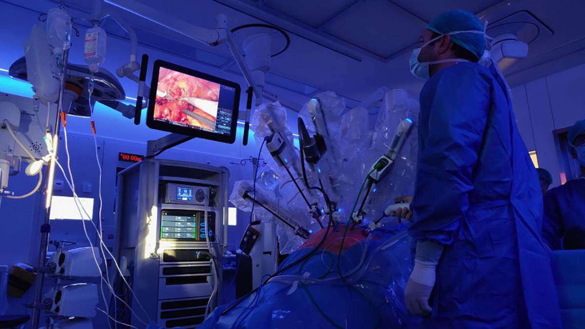 Clínica Girona, the first private hospital in Girona to operate with a fixed Da Vinci robot.